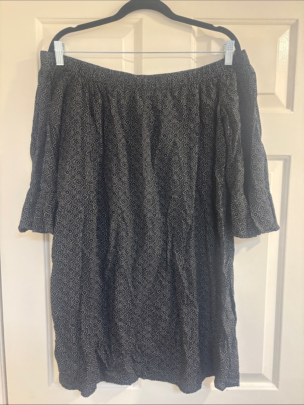 Old Navy Black Patterned Off-Shoulder Women's Top